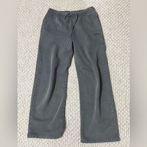 Aritzia Cozy Sweatfleece Boyfriend Wide Sweats in LIVED IN DARK GREY